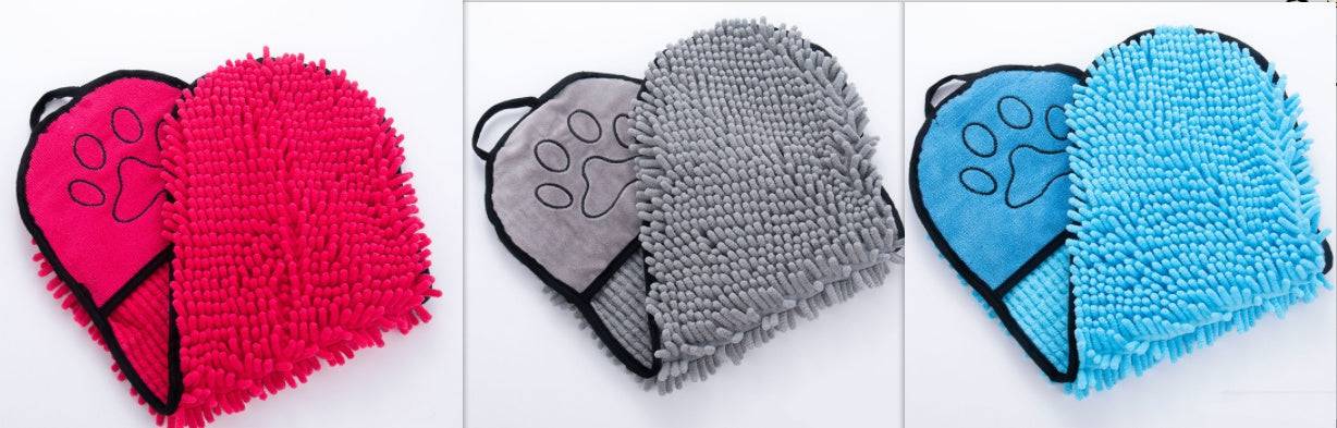 Super absorbent microfiber pet bath towel and quick-drying robe for dogs, featuring soft, lightweight fabric for easy drying.