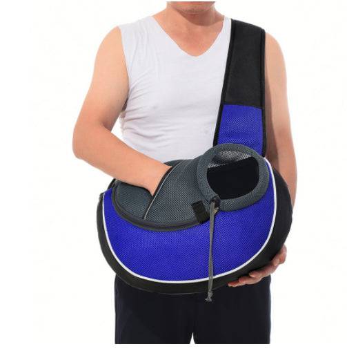 Portable pet carrying bag for small dogs and cats, lightweight and breathable, ideal for travel and outdoor outings.