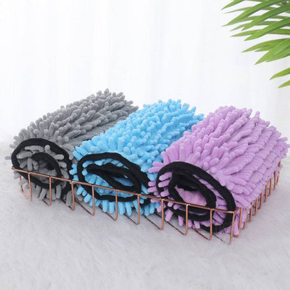 Super absorbent microfiber pet bath towel and robe with quick-drying fabric, ideal for drying dogs or cats after baths.