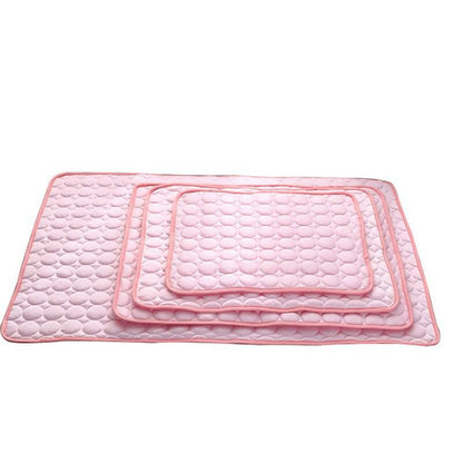 Pet ice silk cooling pad for dogs and cats, breathable self-cooling mat with soft fabric, ideal for keeping pets comfortable.