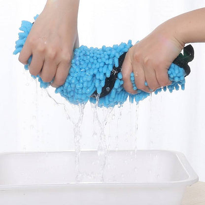 Super absorbent microfiber pet bath towel and quick-drying robe, ideal for drying dogs or cats after a bath.